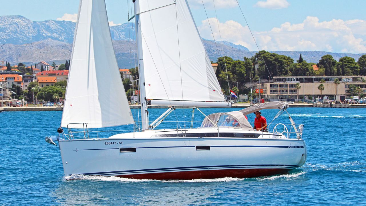 Croatia Split - Bavaria Yachtbau Bavaria Cruiser 37 - 3 cab.