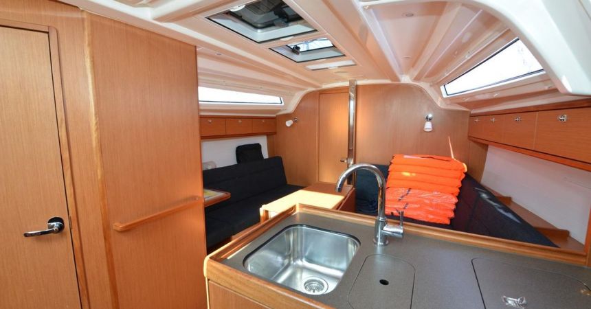 Croatia Biograd - Bavaria Yachtbau Bavaria Cruiser 37 - 3 cab.