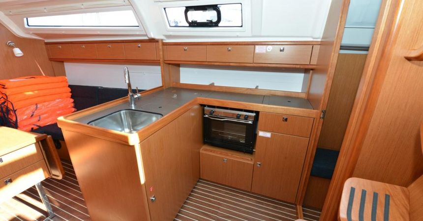 Croatia Biograd - Bavaria Yachtbau Bavaria Cruiser 37 - 3 cab.