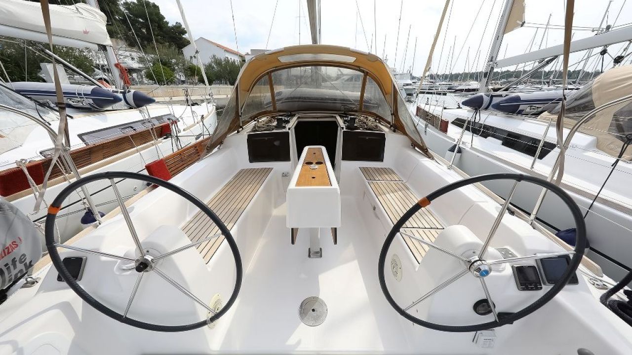 Croatia Šibenik - Dufour Yachts Dufour 350 GL