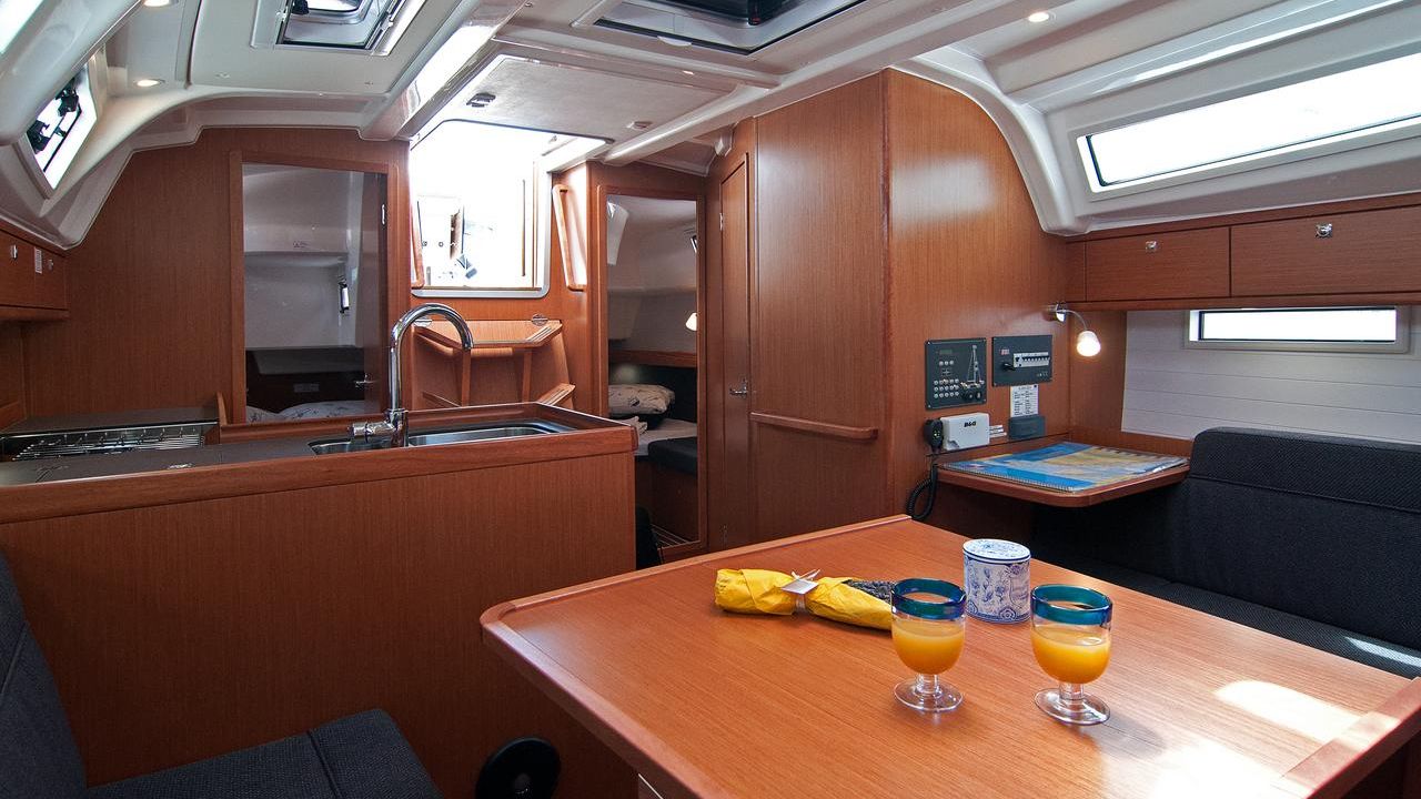 Croatia Split - Bavaria Yachtbau Bavaria Cruiser 37 - 3 cab.