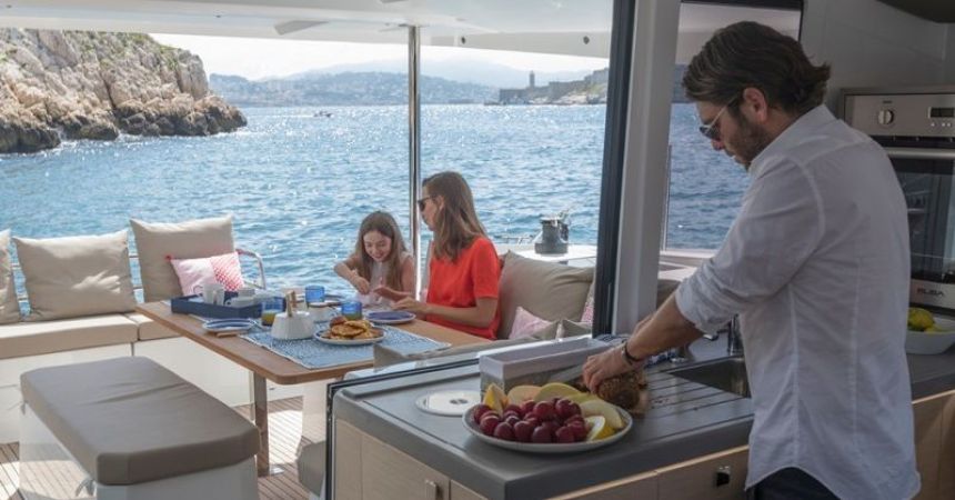 Francia Pin Rolland - Fountaine Pajot Fountaine Pajot Astrea 42 - 4 + 2 cab.