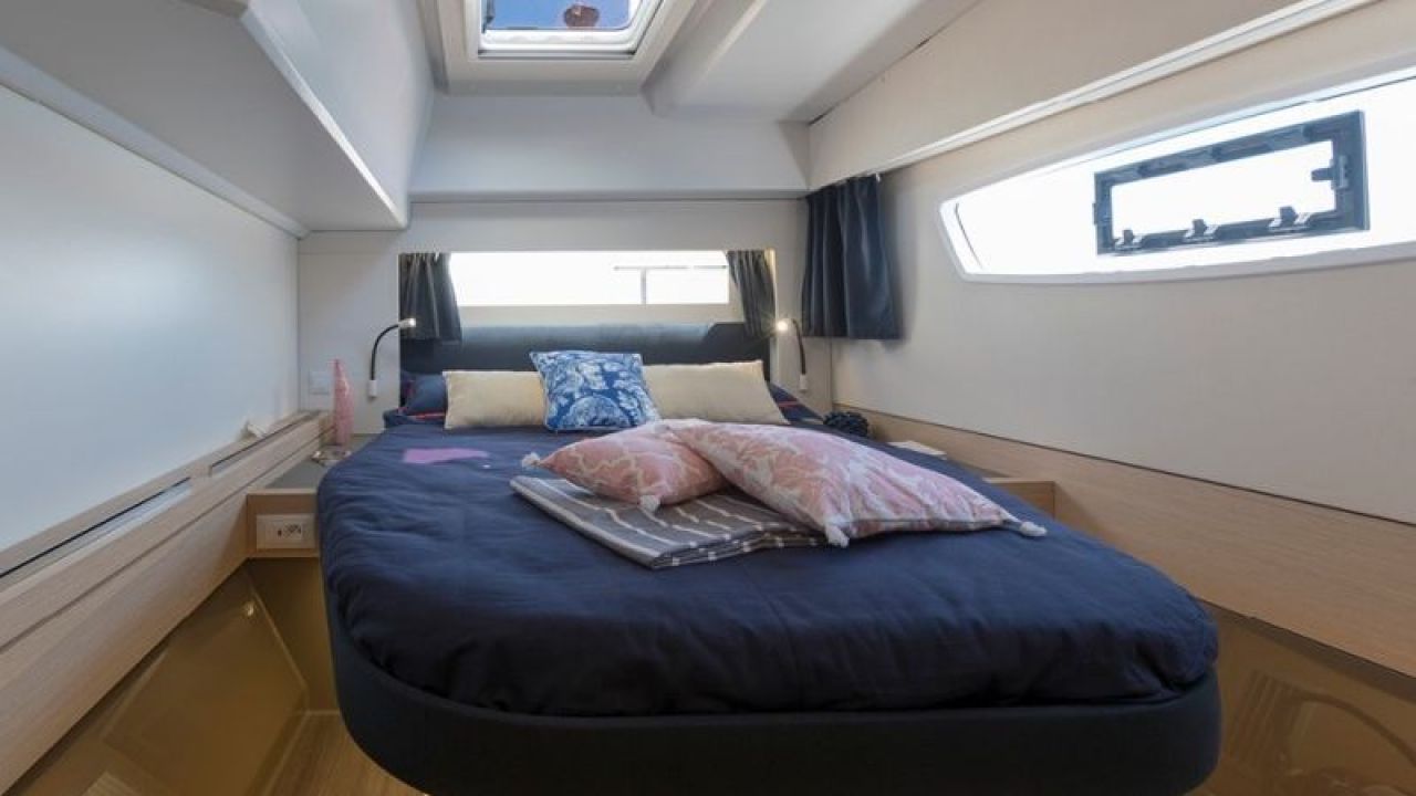 France Pin Rolland - Fountaine Pajot Fountaine Pajot Astrea 42 - 4 + 2 cab.