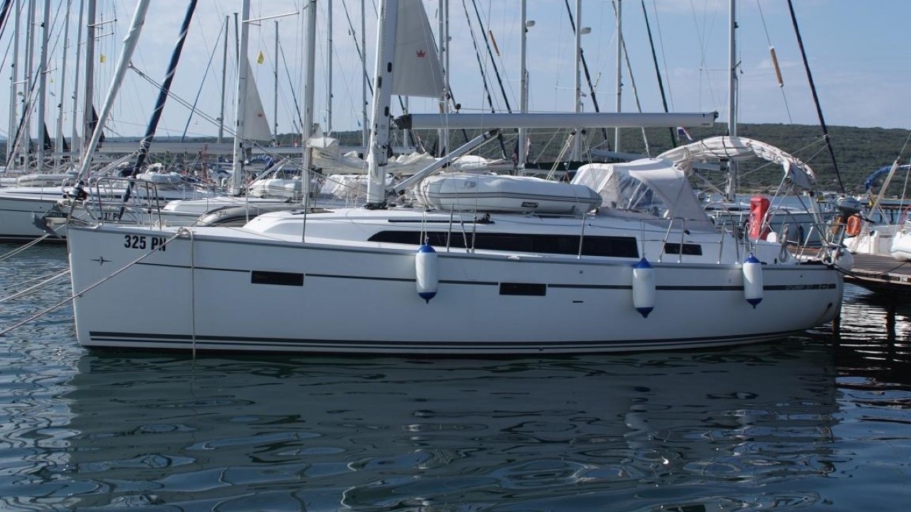 Croatia Punat/Krk - Bavaria Yachtbau Bavaria Cruiser 37 - 3 cab.