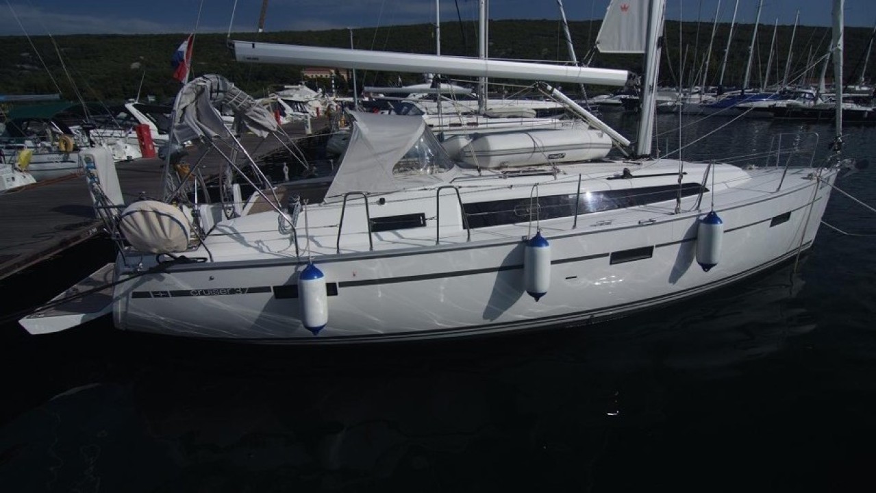 Croatia Punat/Krk - Bavaria Yachtbau Bavaria Cruiser 37 - 3 cab.