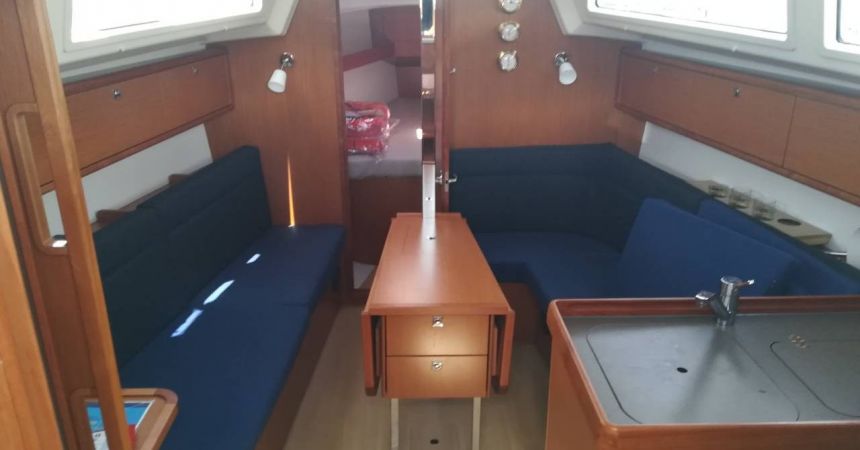 Croatia Pula - Bavaria Yachtbau Bavaria Cruiser 34 - 2 cab.