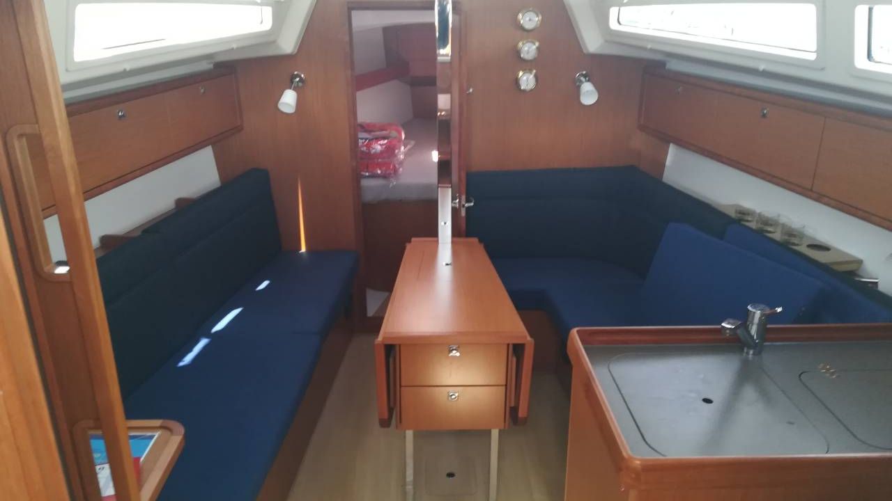 Croatia Pula - Bavaria Yachtbau Bavaria Cruiser 34 - 2 cab.